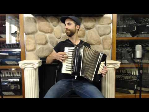 How to Play the 12 Bass Accordion - Lesson 9 - Three Chord Song in F Major - Oh! Susanna