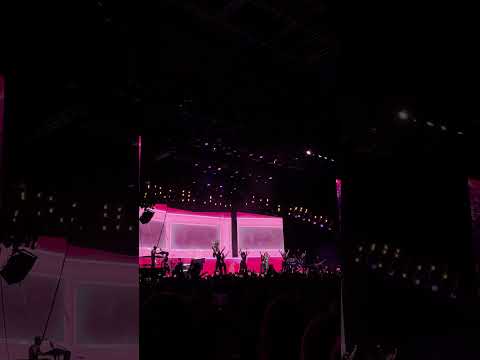 Tini, Lola Indigo, Belinda - La Niña de la Escuela (Live) - Concierto Madrid