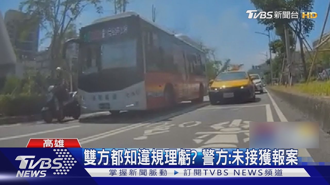 疑躲太陽占右轉專用道! 遭公車追撞機車倒地 騎士怒拍窗