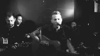 Revolver Avenue - Pretty Little Liar - Live at The Thief