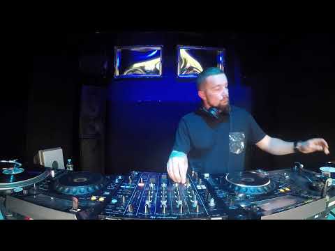 The Blue Oyster: Cone / 08.09 / 17 - 18