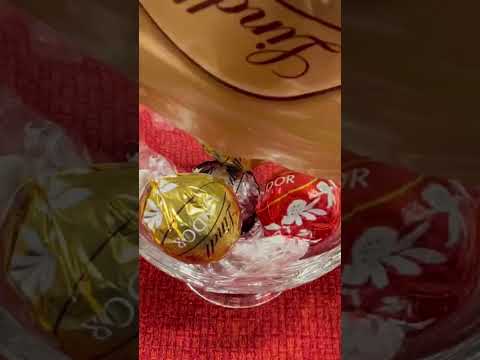 asmr || lindt lindor melting chocolate#chocolate#lindtchocolate#satisfying#shorts