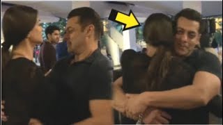Salman Khan Gives Sushmita Sen A Tight HUG At His Birthday Party In Panvel