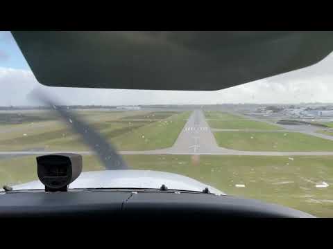 Amazing Crosswind Landing Cessna 172