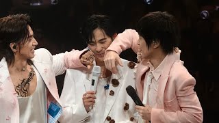 Download lagu F4上海演唱会 周渝民 最特别的存在 谁给我的勇气 tall me way 爱在爱你 Make a why  live mp3