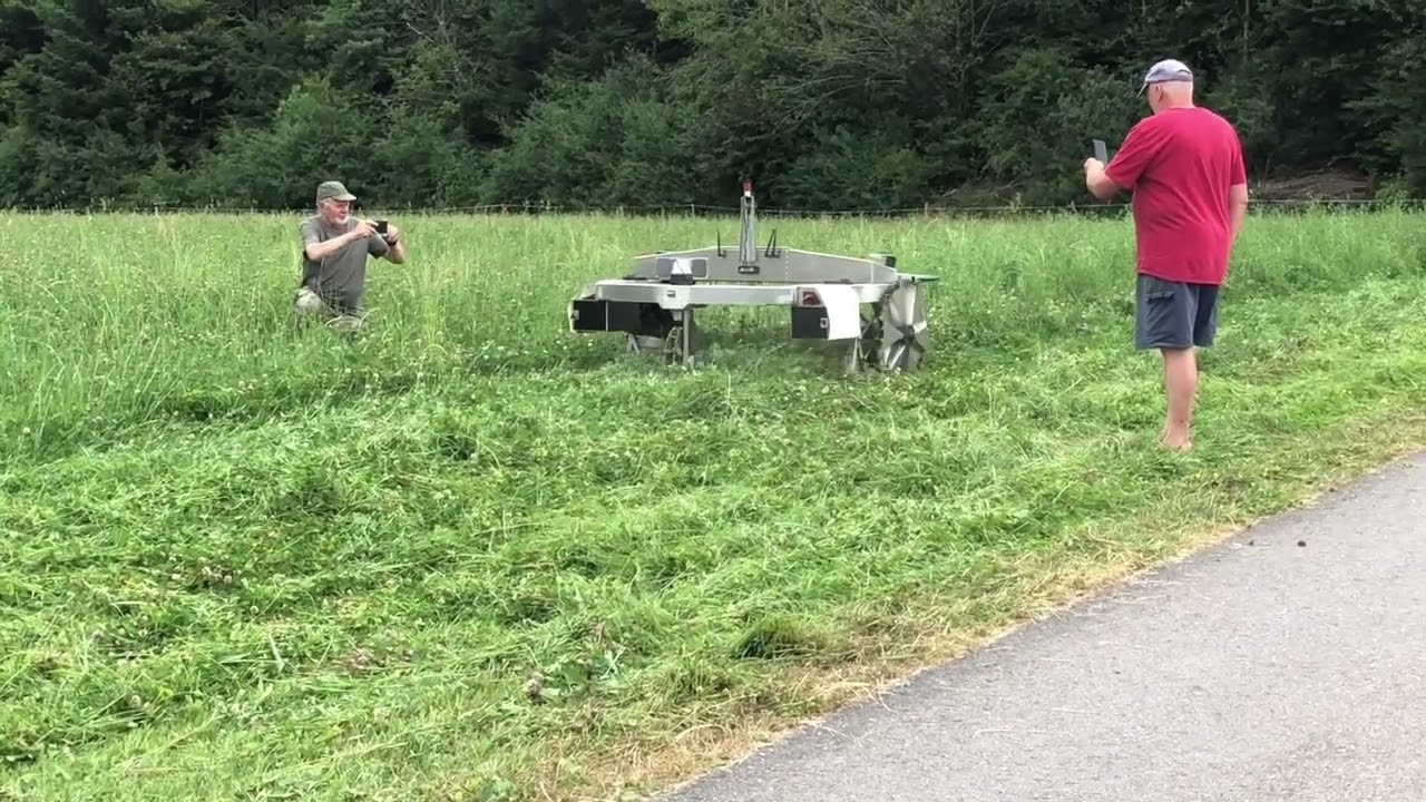 Elektromobilität: Bereits mähen Roboter im Berggebiet