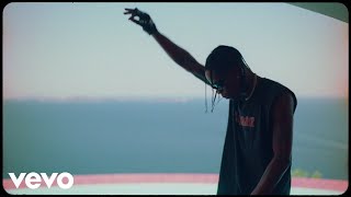 Kadr z teledysku K-POP tekst piosenki Travis Scott