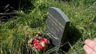 VISITING STEVE TOOK GRAVE