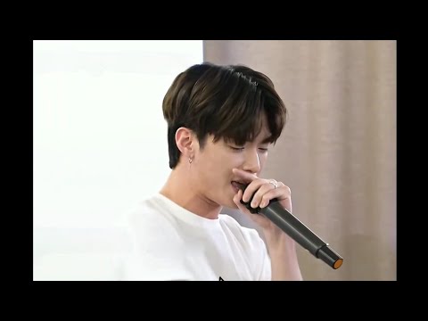 hangyeom singing 'gold chain' and dancing 'black rose'