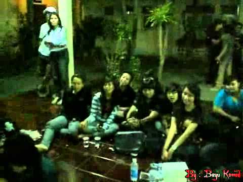Duo Tiwi feat Hendrik Sinistic - Berbeda [ Kotak ]