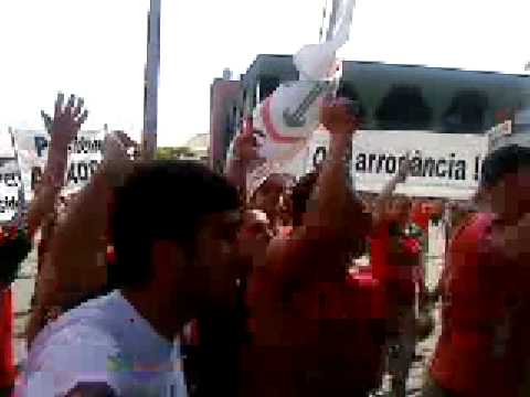 protesto da torcida lusa