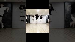 Download lagu GFRIEND’s dance isn’t just choreography… #gfriend #kpop #eunha  #viviz #yuju #umji #yerin #sowon mp3