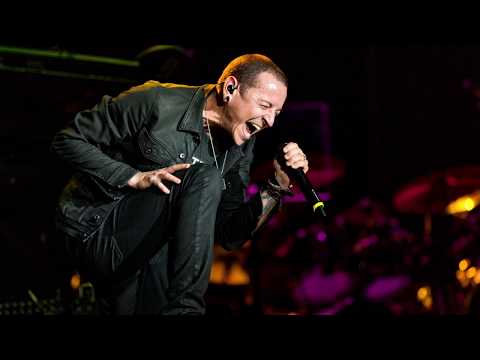 Aaron Lewis Pays Emotional Tribute to Chester Bennington