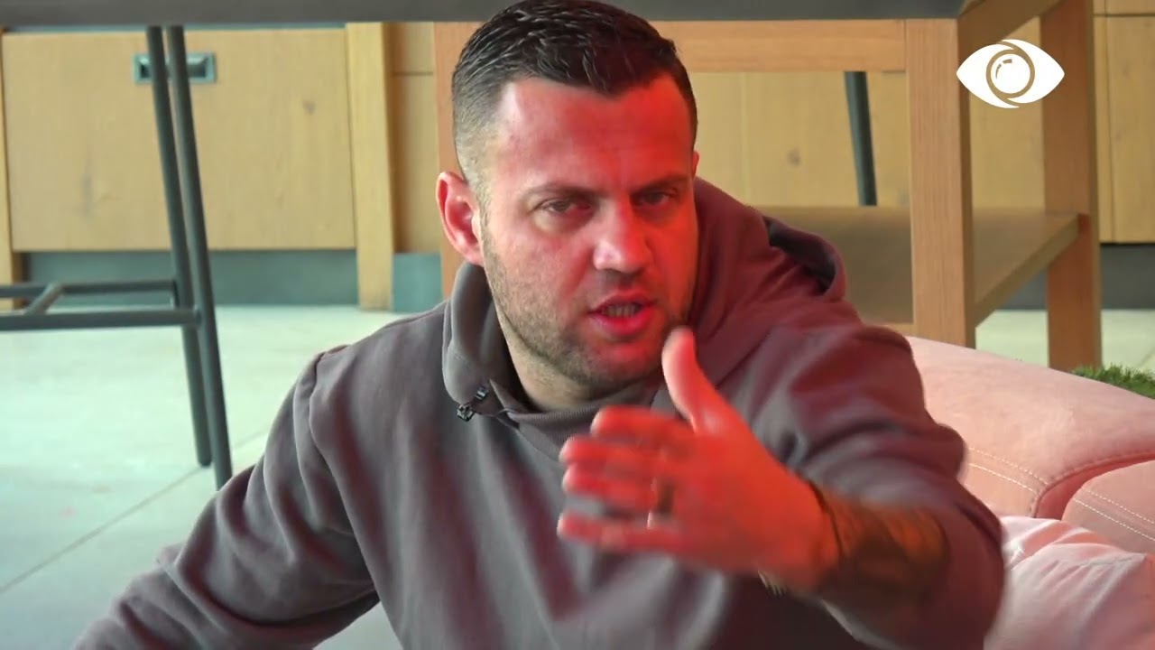 Pse nuk je martuar akoma?/ Olta bisedon me Luizin në oborr