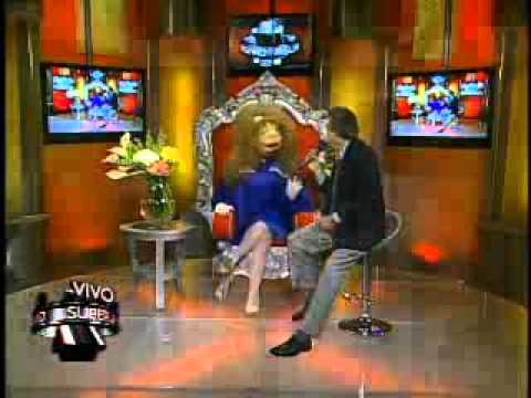 SuperXclusivo 10/7/10 - Le paga a mujer para que salga con "él"