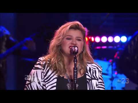 "Get Down On It" by Kool And The Gang Sung By Kelly Clarkson April 2022 Live Concert Performance HD
