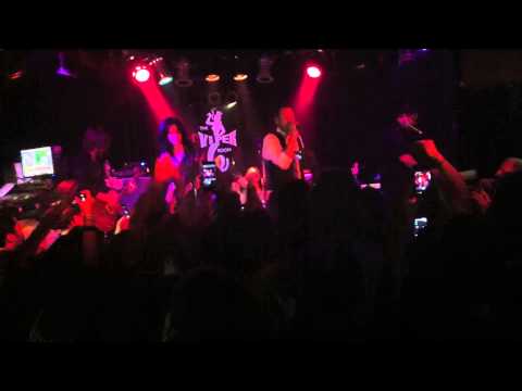 Scott Weiland sings Wicked Garden at the Viper Room, Los Angeles, August 2, 2013