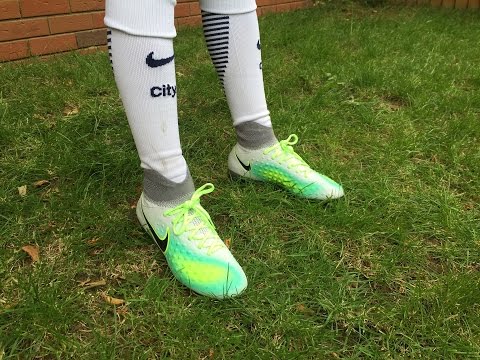 Nike Magista Obra 2 Elite Pack Kids Unboxing in 4k Ultra HD