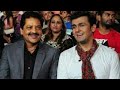 Sonu Nigam Kisses Udit Narayan Sonu Nigam Shows Love And Respect To Udit G