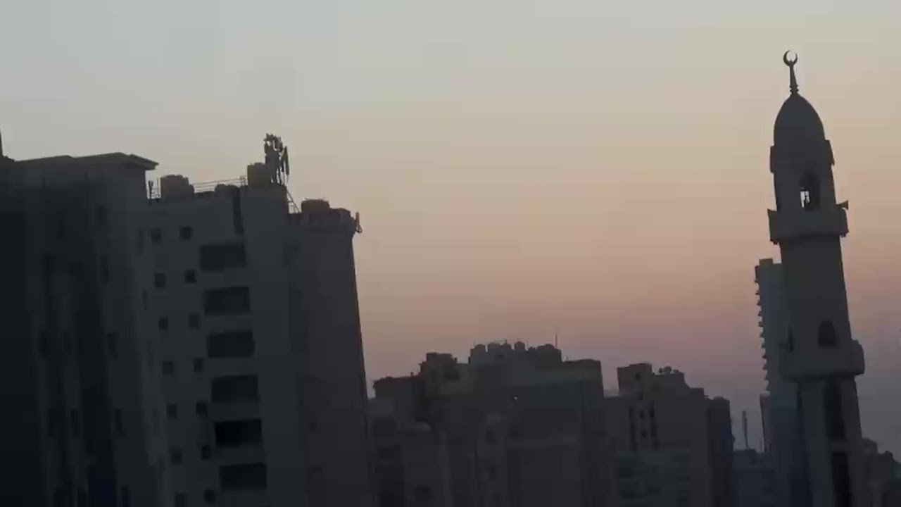 Video | Explosions and sirens heard in the capital as Iran strikes Kuwait | AFP