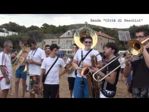 Banda "Città di Peschici" - Medley di Ferragosto 2010.avi