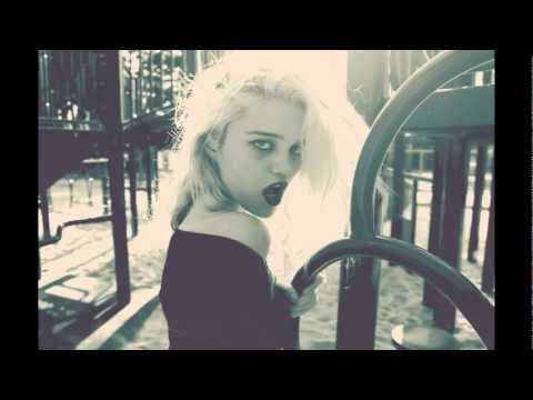 SKY FERREIRA - Everything Is Embarrassing (B. Deep Remix) HD