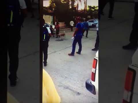 Madre de familia ARREMETE contra Arturo De la Rosa en pleno recorrido de campaña en SJC