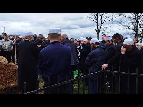 Fjalimi më rastin e varrimi të Haxhi lahit (babait të Hoxhës Bedri Robaj) All-llahu e pastë Meshiru.