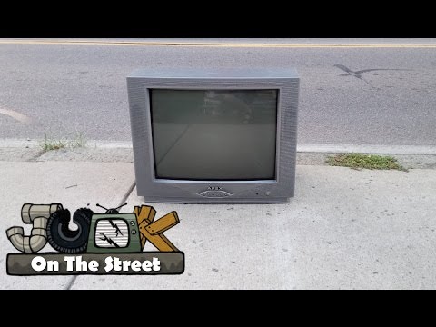 Apex AT2002S CRT TV - Junk on the Street