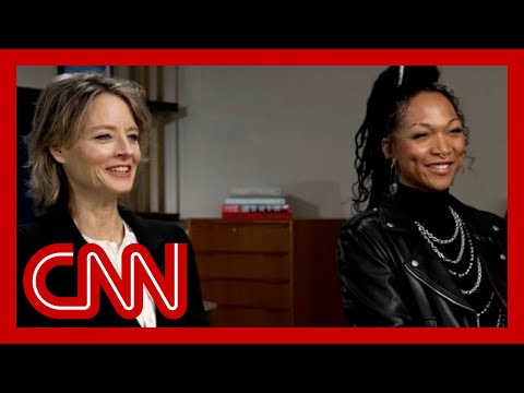 afbeelding Jodie Foster and Kali Reis explain what they love about their True 'Detective' roles