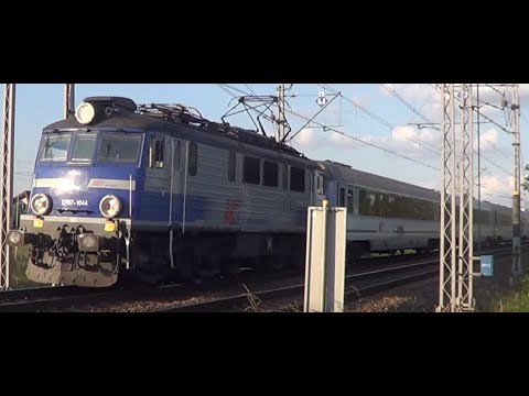 EP07-1044 ze składem IC "Dąbrowska" przelotem przez Ursus + RP1.