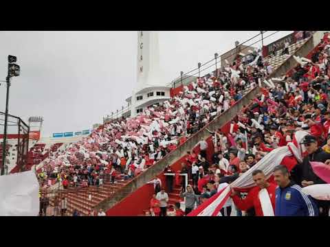 "Globo mi buen amigo! Recibimiento al equipo en el clásico" Barra: La Banda de la Quema • Club: Huracán • País: Argentina