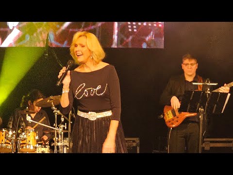 Helena Vondráčková - Dvě malá křídla tu nejsou ( Kroměříž 8.12. 2024 )