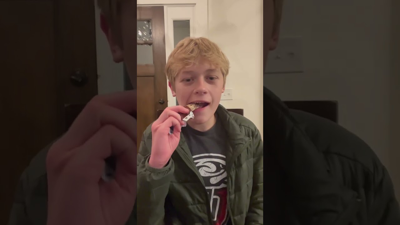 Snack bar life hack. 😂 #viral #shorts #funny #lifehacks