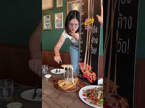 She Won an Entire Pizza With This Cheese Pull Challenge 🍕🧀 #cat #cats #catvideos #catshorts