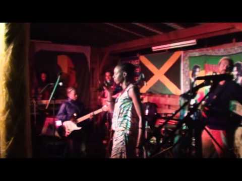 EMPRESS TCHAD  SHOW LIVE AVEC  IMPERIAL BAND  _ MARLEY'S MARATHON 2013.