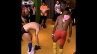 LiveLeak.com - Exchanging Briefs