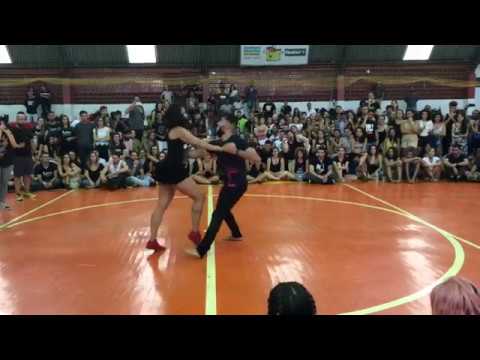 Exame Vermelha - Lorena Marques - Março/2019 - Pé Descalço