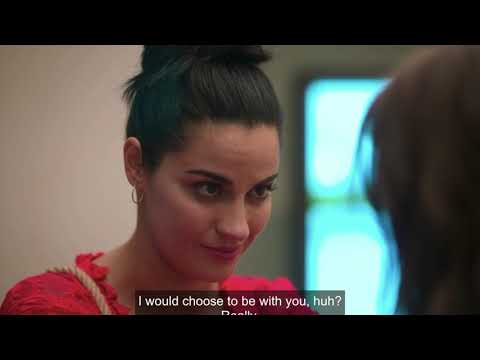 Maite Perroni (Adriana) & Ela Velden (Siena) lesbian kiss in El juego de las llaves  s02e08