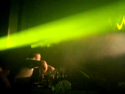 Scott Bond playing Tin Tin Out - Strings of Yasmin at Fredan Tivoli, Helsinki, Fri 6th May 2011