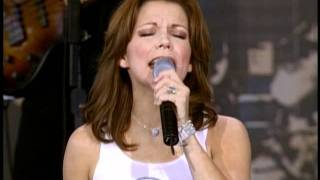 Martina McBride - I Love You (Live at Farm Aid 2001)