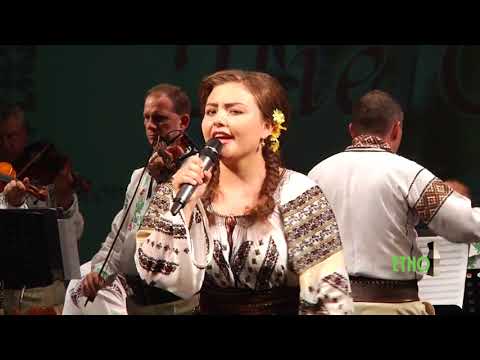 Alexandra Dan in cadrul concertului de lansarea albumului Ilie Caraş 04 iunie 2017 Cernăuți