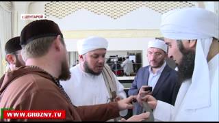 Рамзан Кадыров для гостей из ОАЭ провел экскурсию по собственному хранилищу реликвий
