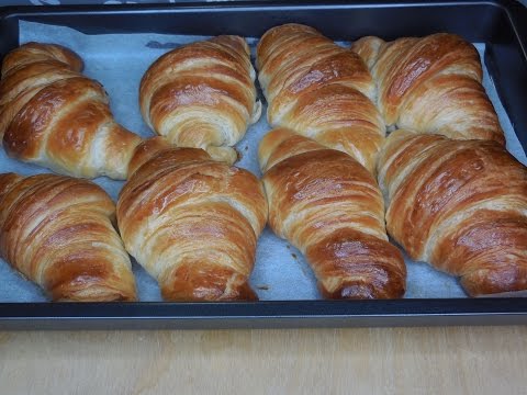 HOW TO MAKE CROISSANTS RECIPE - HOMEMADE CROISSANTS