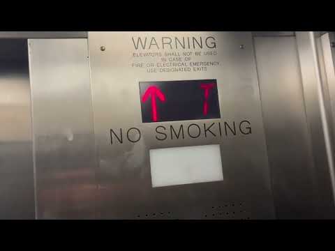 Modded US?? Hydraulic Platform Elevator at Union Station Metro Station - Washington DC