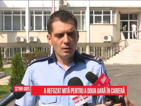 A refuzat mită pentru a doua oară în carieră