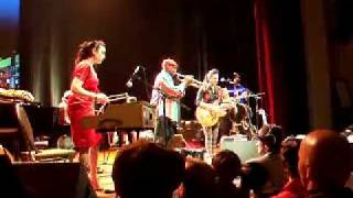 Kitty, Daisy & Lewis - Baby Hold Me Tight