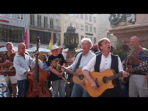 Sweet Caroline: Mark n' Simon at Marienplatz, Munich