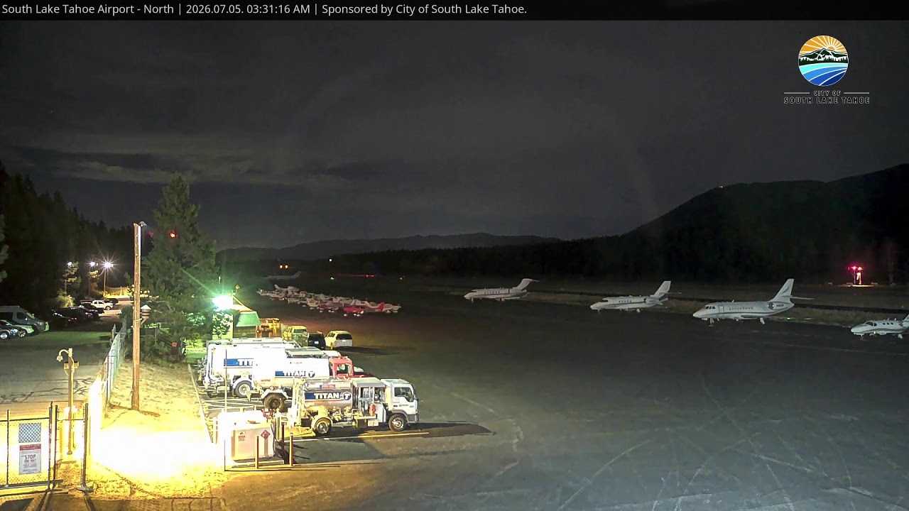Live webcam view of Airport North Runway & Peaks