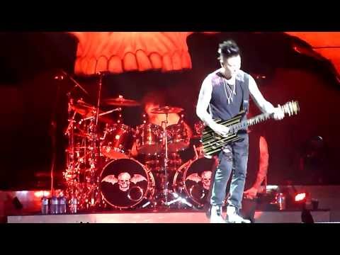 Avenged Sevenfold - Hail To The King - Live Zenith, Paris, France 20 11 2013 HD
